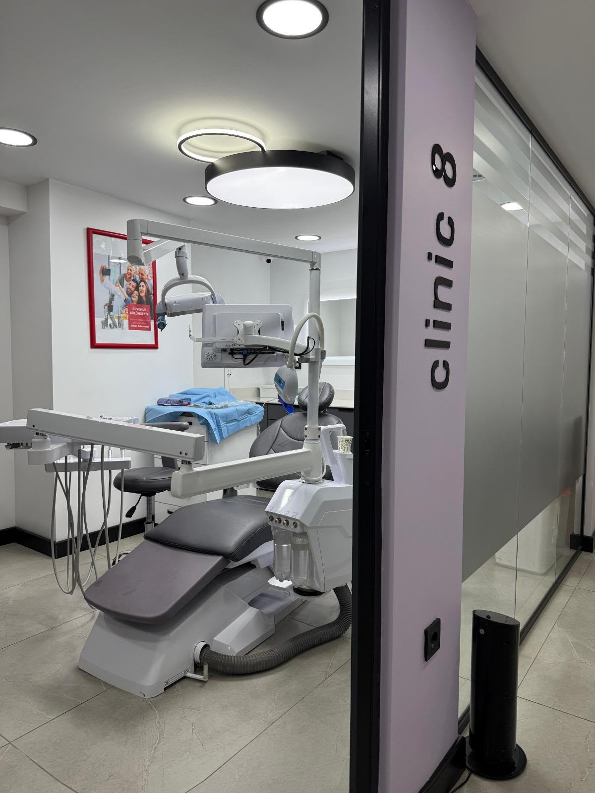 İsdenbul Clinic tedavi odası ve dental ünit